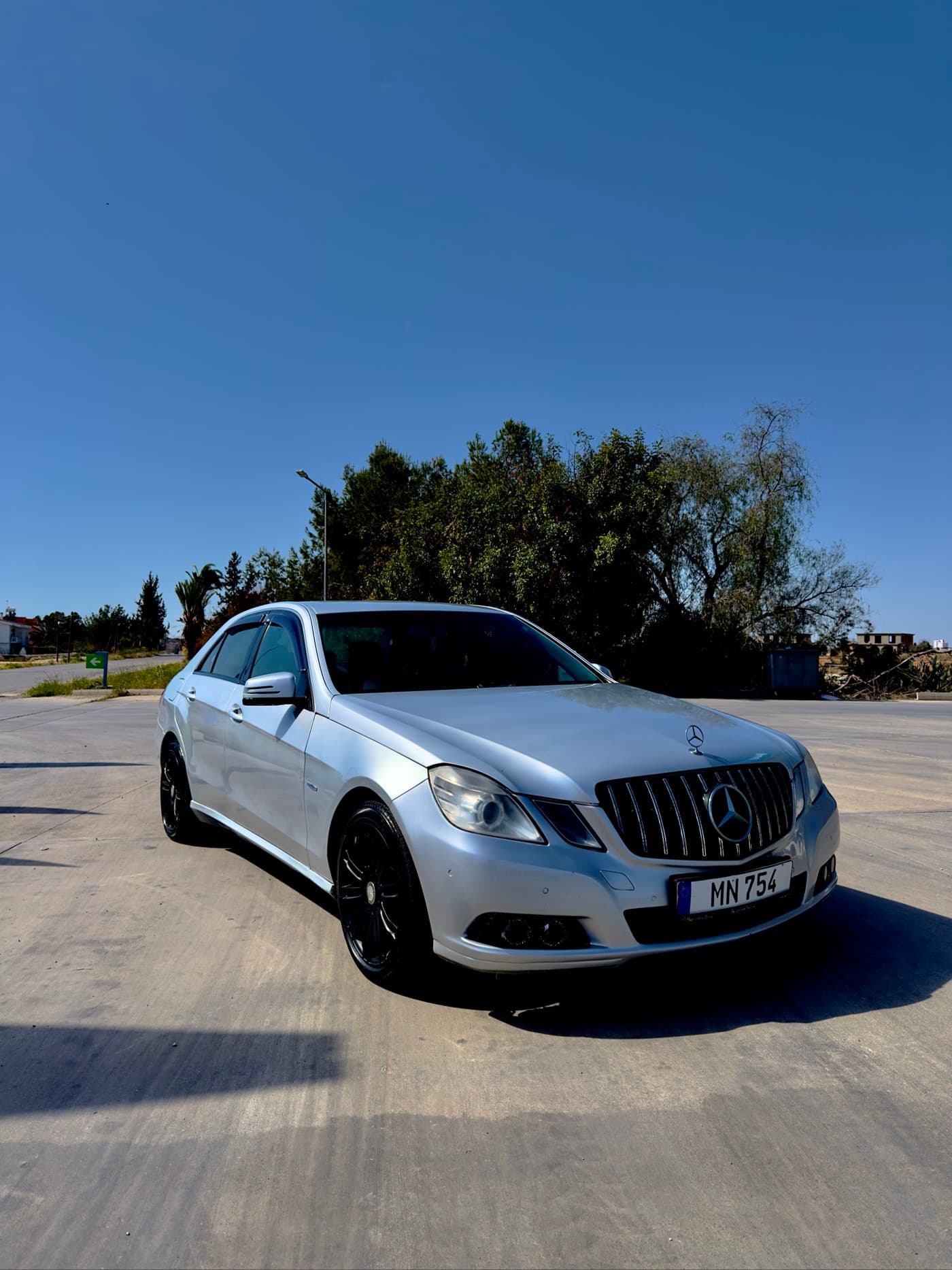 2011 Mercedes-Benz E 220