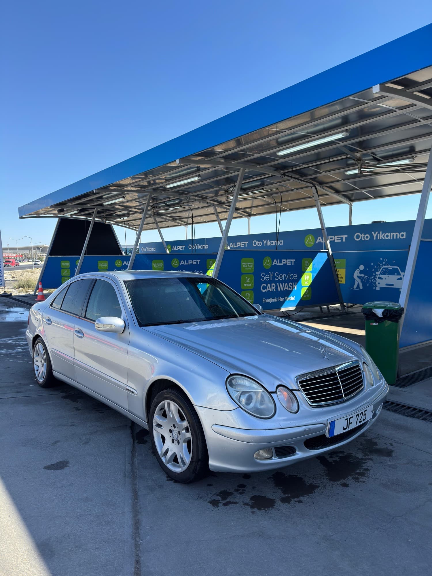 2004 Mercedes-Benz E 220