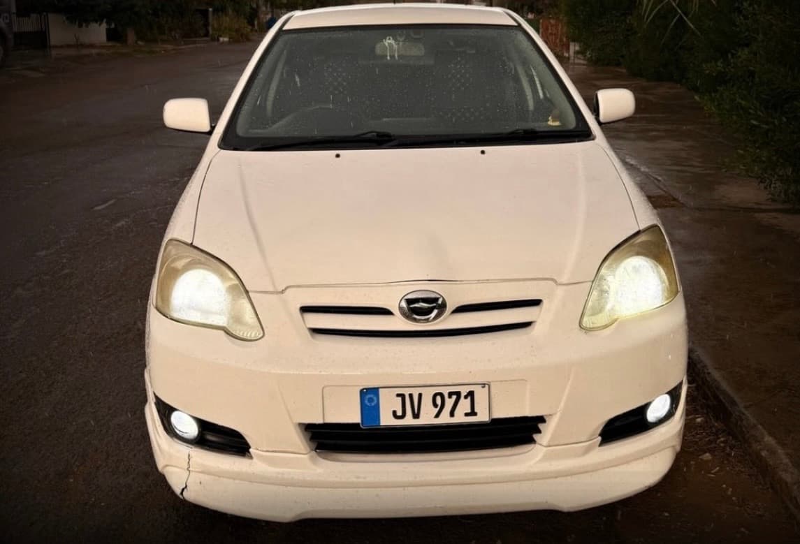 2004 Toyota Runx